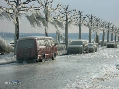 Покрытые льдом автомобили