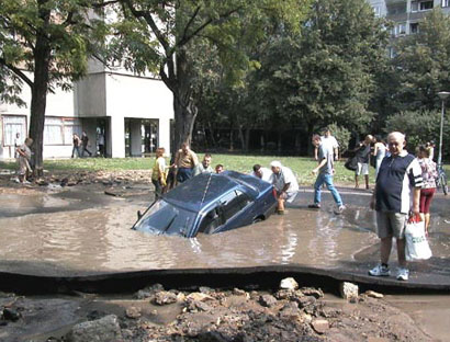 Автомобиль ушел под воду