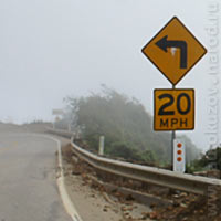 Предупреждающие знаки информируют водителя об изменении типа дороги и приближении к потенциально опасным участкам, при проезде по которым необходимо уменьшить скорость движения